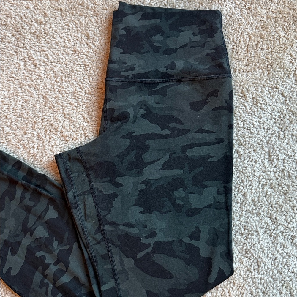 Lululemon camouflage camo green black leggings pants stretchy pull on size 10 - Picture 2 of 5